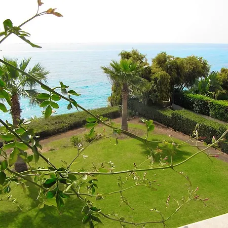 Desiray Beach Apartment